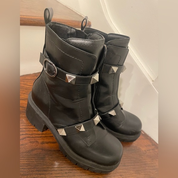 Nine West Mid Ankle Black Lug  Chunky Silver Stud Biker Moto Boots 9.5 - Picture 3 of 6